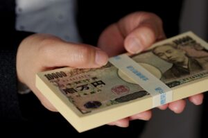 金運アップにはまず貯金と投資から！100万円貯めると人生が変わる根拠