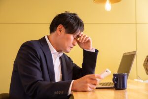 反芻思考が続く人の性格傾向と原因、対策・治し方