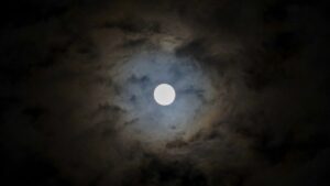 満月でパワーストーン浄化、月光浴の具体的な手順