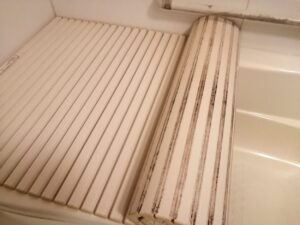 風呂の蓋はカビや邪気の温床、掃除しないで済む方法