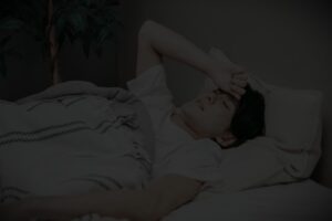 寝ているときの金縛りや人の気配を感じて起きるのはなぜ？スピリチュアルの問題だけ？