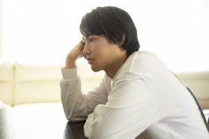 ネガティブ思考が止まらないときの原因と対処法　気の流れを整えて前向きになる