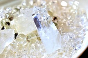 パワーストーンごとの最適な浄化とパワーチャージ方法一覧