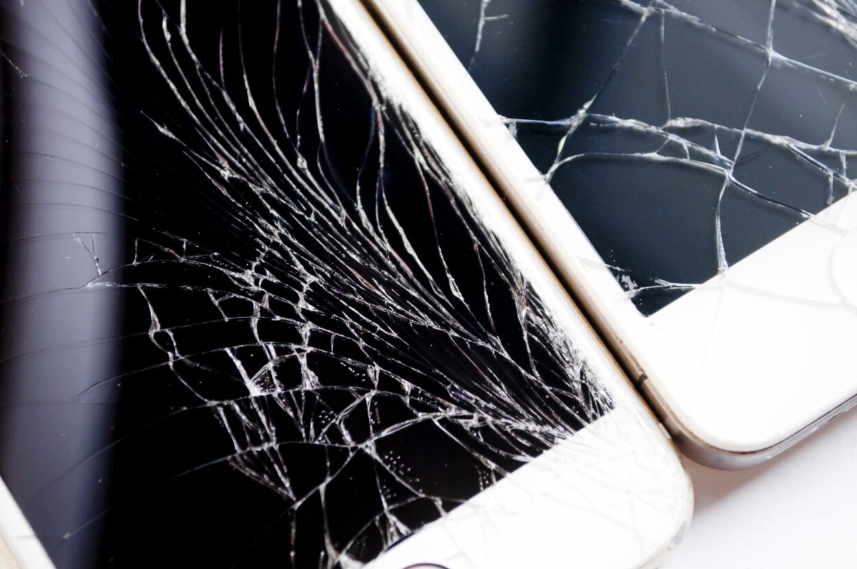 壊れたスマホや割れたスマホは封印された呪物